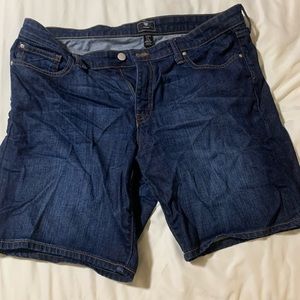 Women’s Bermuda jean shorts